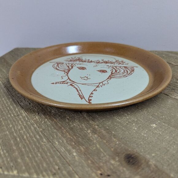 Vintage SIAL Canada Pottery Plate – 8.5" Portrait of Woman in Hat – Signed Ceram - Picture 4 of 7